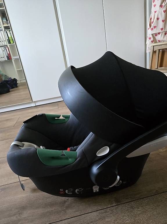 Carrozzine: Cybex Eos Lux Kinderwagen mit Babyschale – Usato da pratteln venduto da mer_qt2j 3