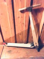 Antikes Kinderspielzeug aus Holz, Trottinet, Roller aus Holz