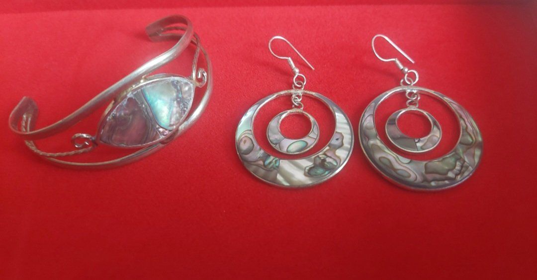 Altri gioielli: Set bracciale e orecchini messicani, con conchiglia abalone – Usato da Tesserete venduto da BreezyRose