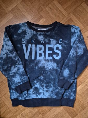 Pullover Skate Vibes schwarz/blau gemustert, Gr. 128