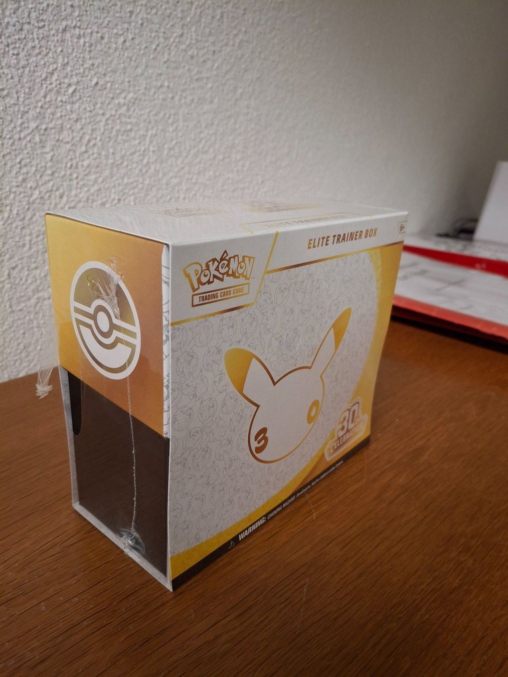 Pokémon Carte collezionabili: Pokémon 30th Celebration Elite Trainer Box – Nuovo (secondo la descrizione) da Wohlen AG venduto da sam_8jl6 1