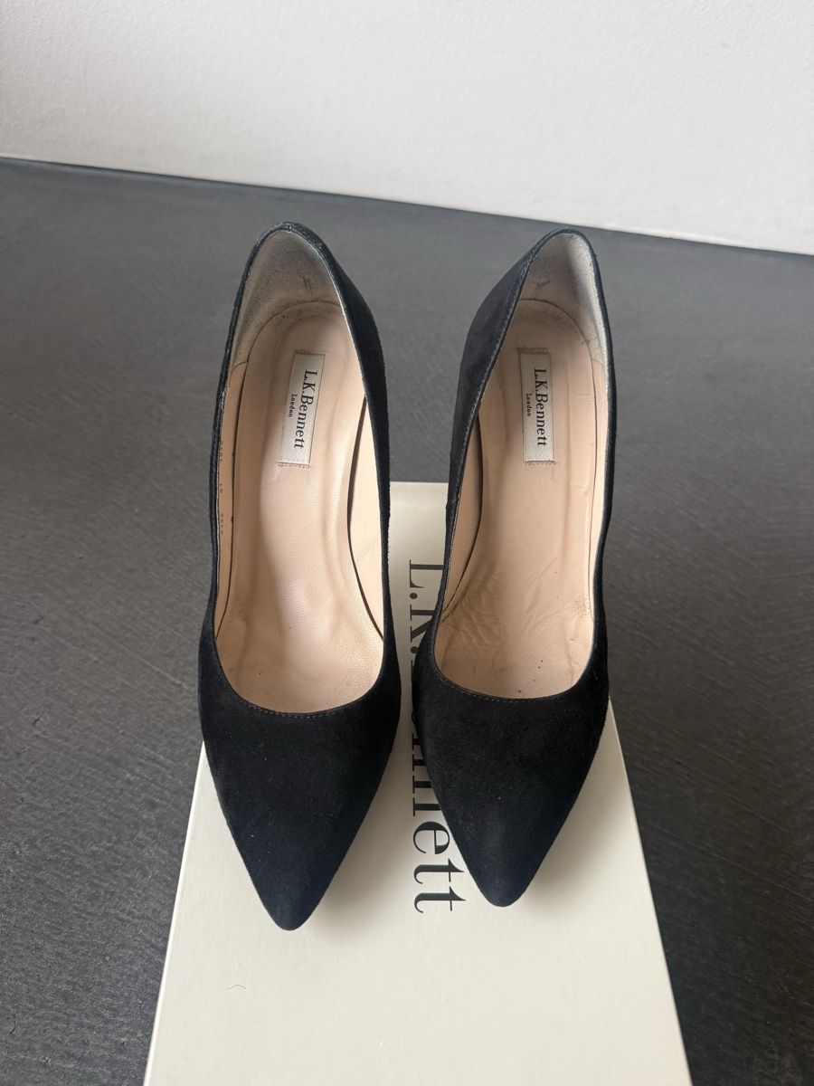 Scarpe da donna: L.K. Bennett Black Suede Heels Size 41 – Usato da Basel venduto da zestrila 1