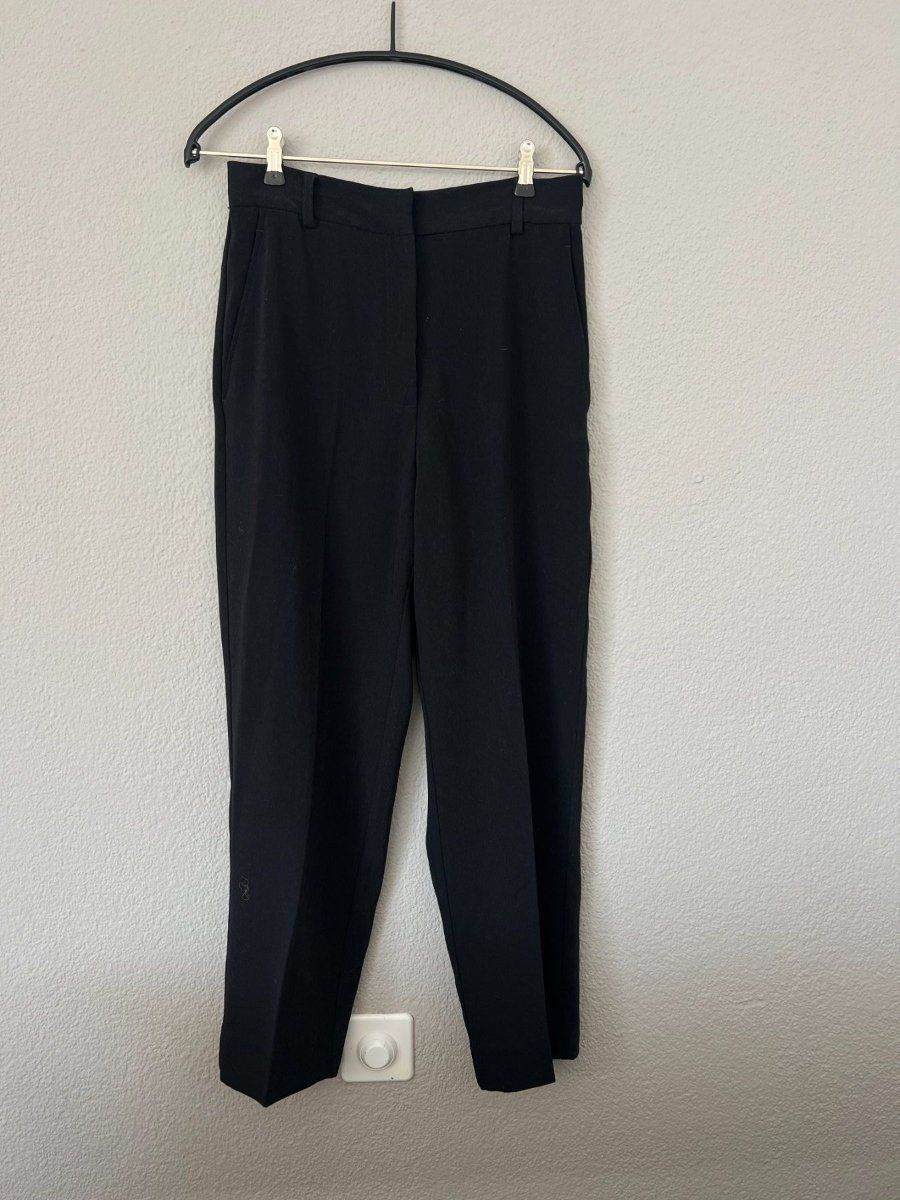 Pantalons: schwarze elegante H&M Stoffhose, Size 38 – D'occasion à Muri b. Bern par michellew23 2