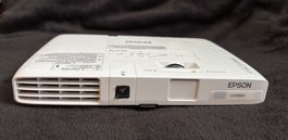 Epson LCD Beamer EB-1771W, schnell schlank leicht