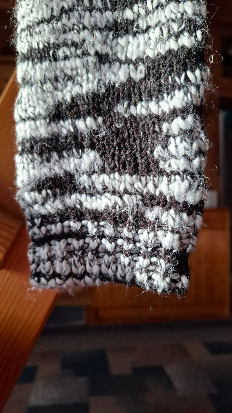 Zebra Maglioni & Felpe: Zebra Strickpullover, Schwarz/Weiss – Usato da Plagne venduto da Reticulum01 4