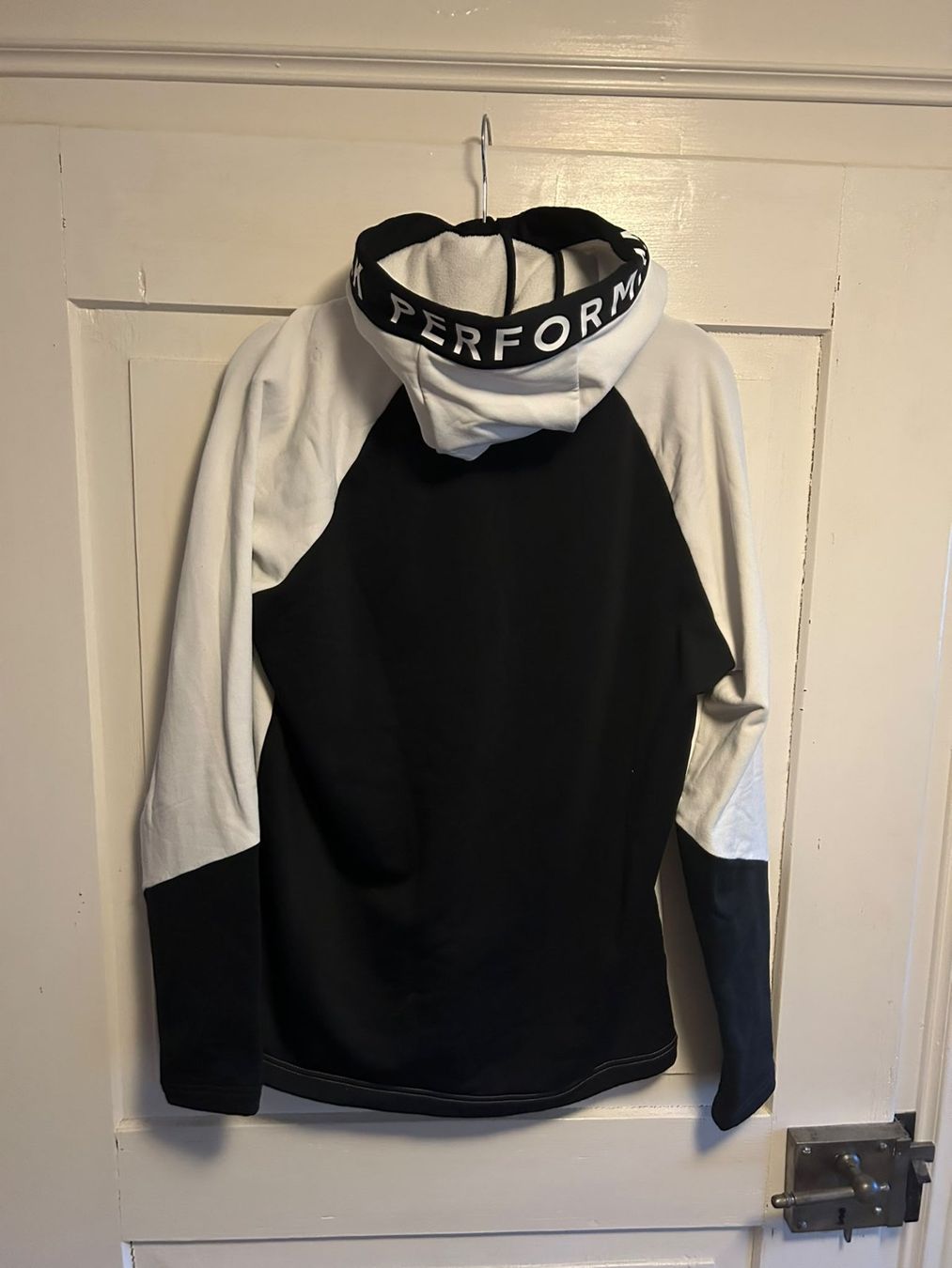 Peak Performance Jacken: Peak Performance Sportjacke – Gebraucht aus Affoltern am Albis von Cmara 2