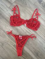 ROTES DESSOUS-SET UNGETRAGEN GRÖSSE S
