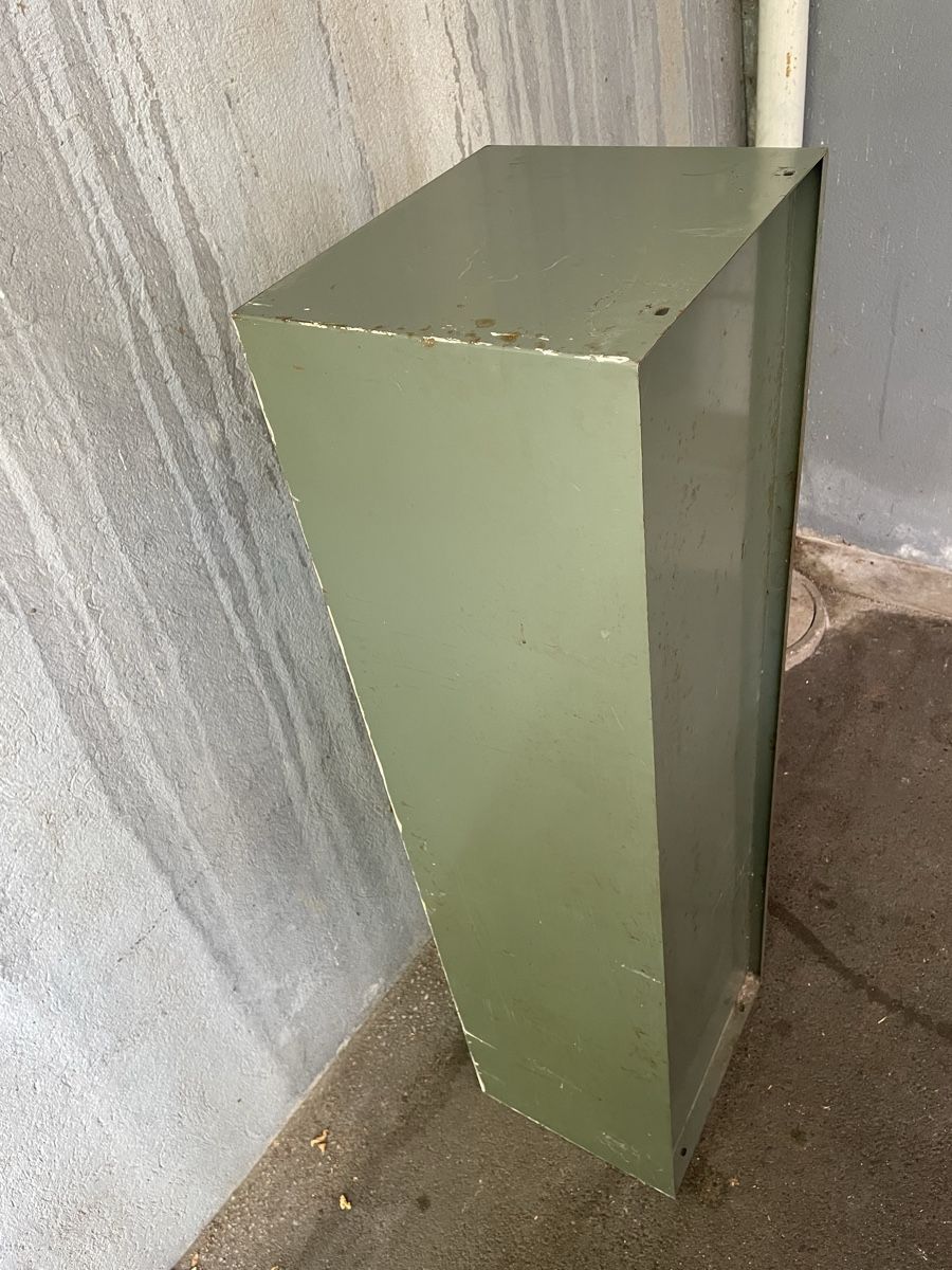 Porte manteau: Metallschrank/Garderobe 4 Fächer gebraucht – D'occasion à Bern par coca-cola12 3