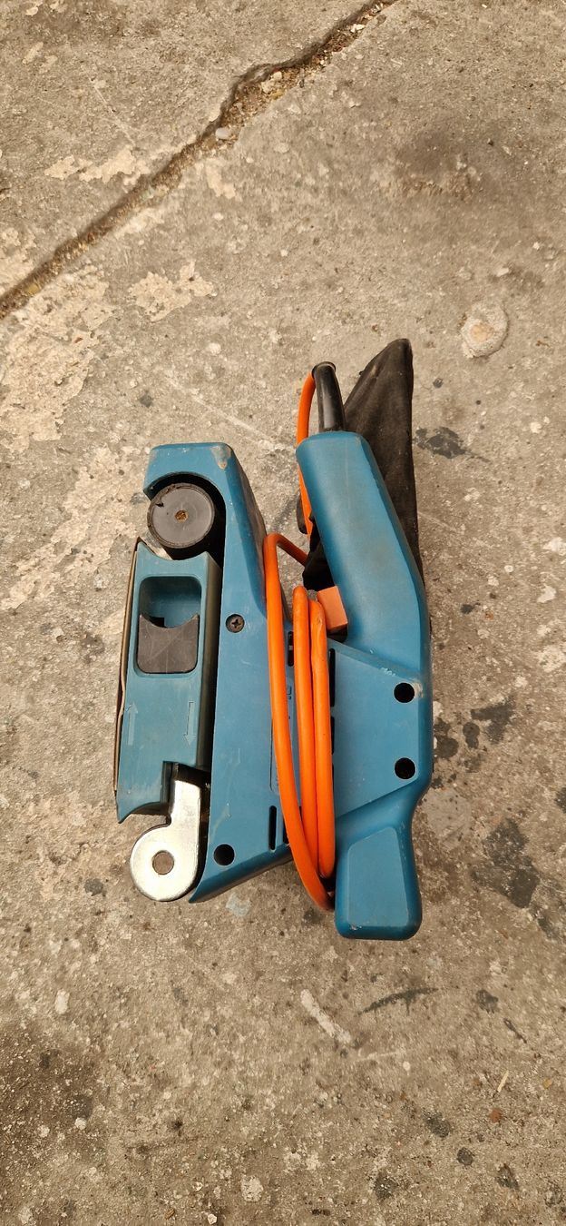 Smerigliatrici & Lucidatrici: Black and Decker Bandschleifmaschine – Usato da Romanshorn venduto da fag_gnd6 2
