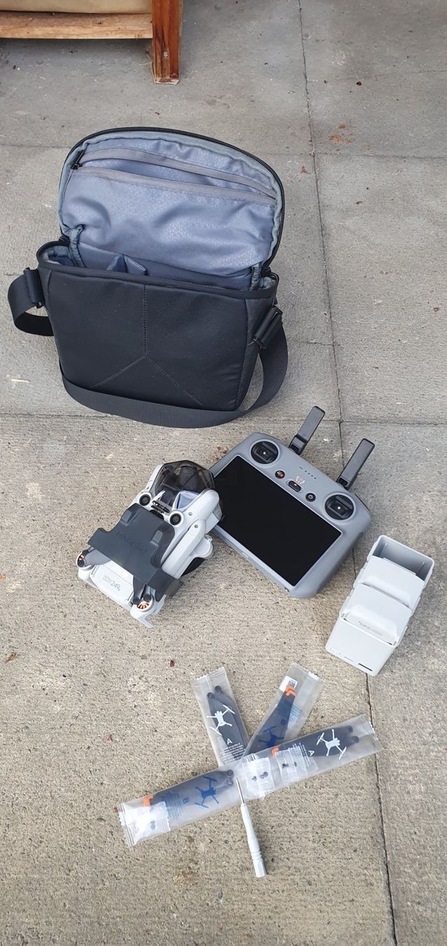 DJI RC Modellbau: Drohne DJI Mini 4 Pro mit Controller und Tasche gebraucht – Gebraucht aus Walenstadt von Hit-24