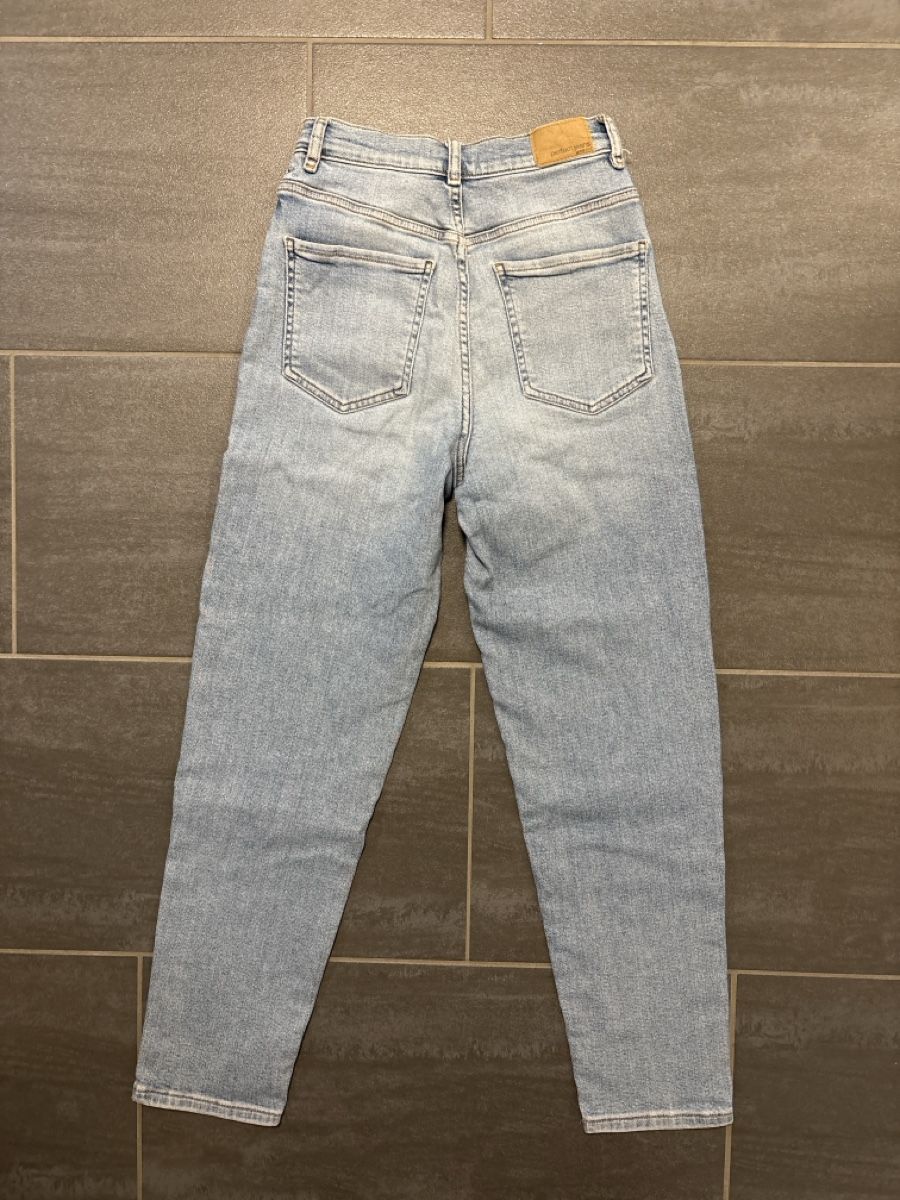 Jeans: Ginatricot Perfect Jeans 36 – Usato da Rümlang venduto da svent 4