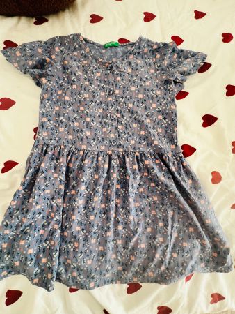 Kleid Blumenmuster Benetton Grösse S 6-7 Jahre