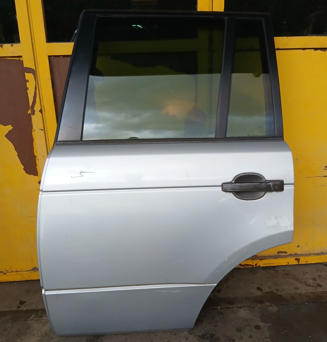 Land Rover Alle Autoersatzteile: Portière arrière gauche Range Rover 2002-2012  – Gebraucht aus la heutte von Auto-stock