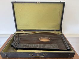 Zither / Zitter, Antikes Instrument 1928 mit Zubehör !