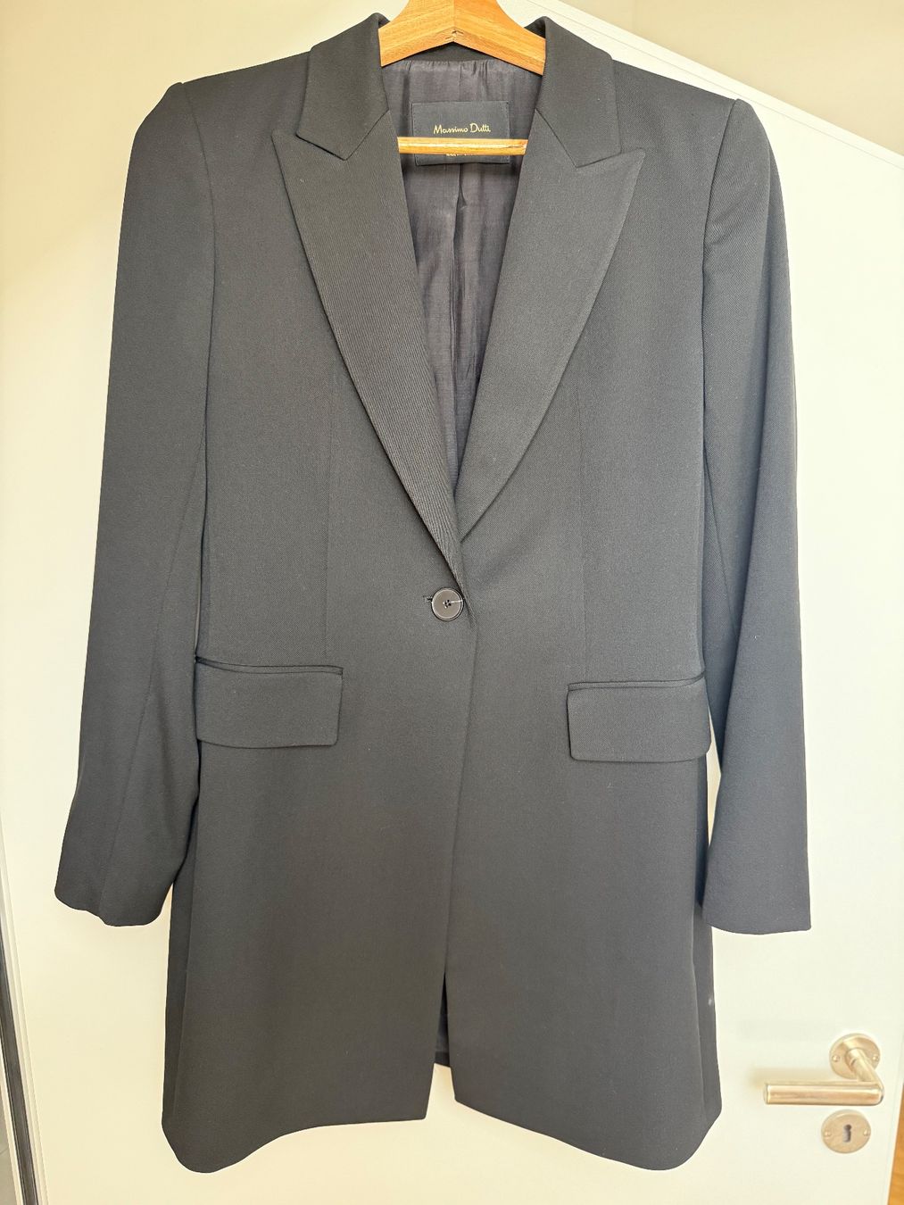 Massimo Dutti Giacche: Massimo Dutti langer schwarzer Blazer Grösse 34 – Usato da Zürich venduto da acrossbridges