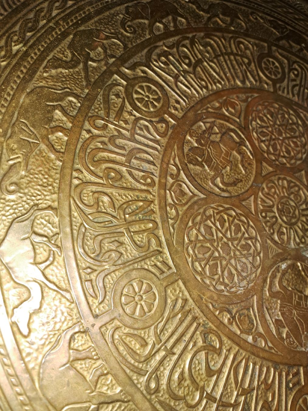 Tische: Orientalischer Messingtisch, Durchmesser 60 cm, Vintage – Gebraucht aus Kölliken von Upcycling-by-Mc-TAM 4