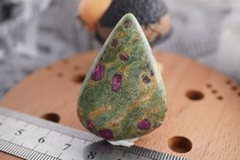 Zoisit Rubin    44mmx32mm  Cabochon  Direkt    Rausverkauf