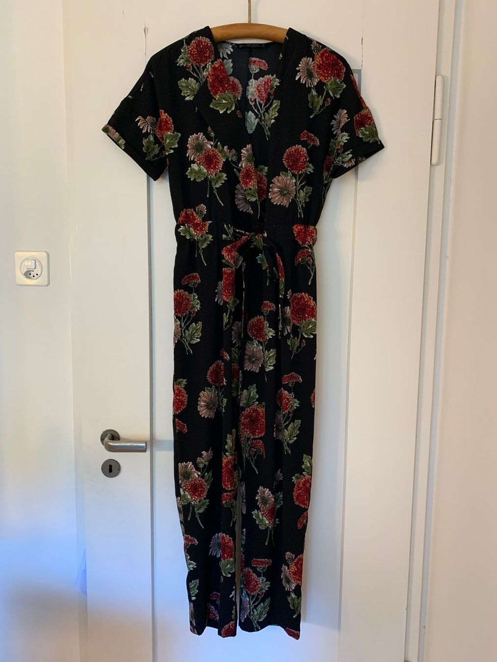 Zara Jumpsuits: Jumpsuit / Overall mit Blumenmuster – D'occasion à Winterthur par Drachenrose