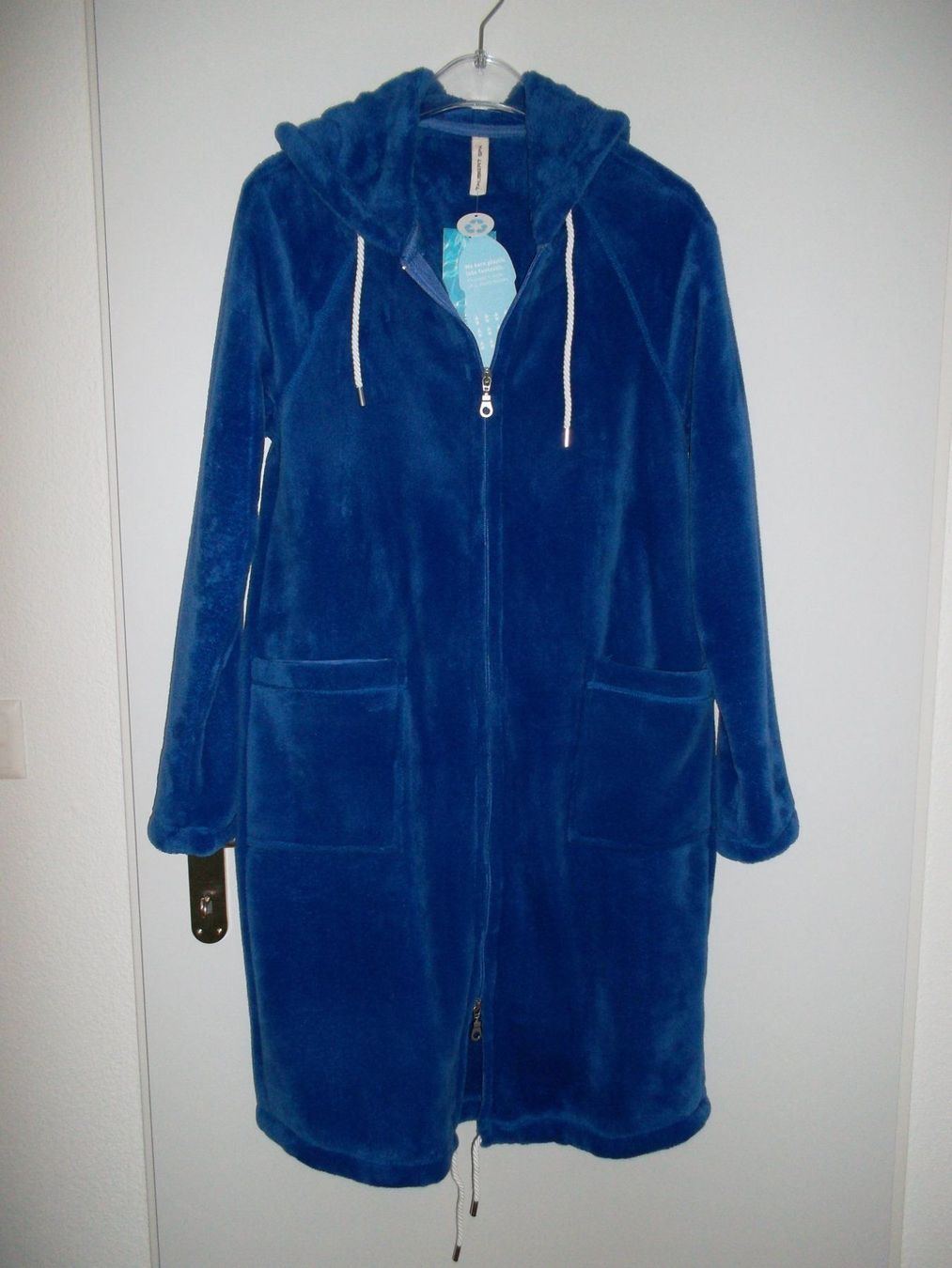 Mäntel: PARKA KUSCHEL MATERIAL GR. 38 BLAU – Neu und originalverpackt aus Zofingen von Felpa