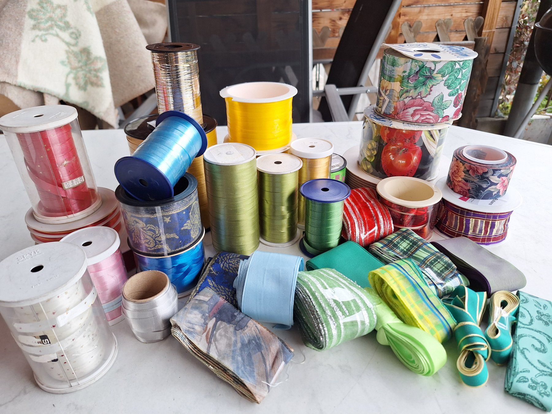 Kit bricolage: 40 X GESCHENKBÄNDER BASTELBÄNDER - RESTPOSTEN – Usato da Huttwil venduto da Kunterbuntli