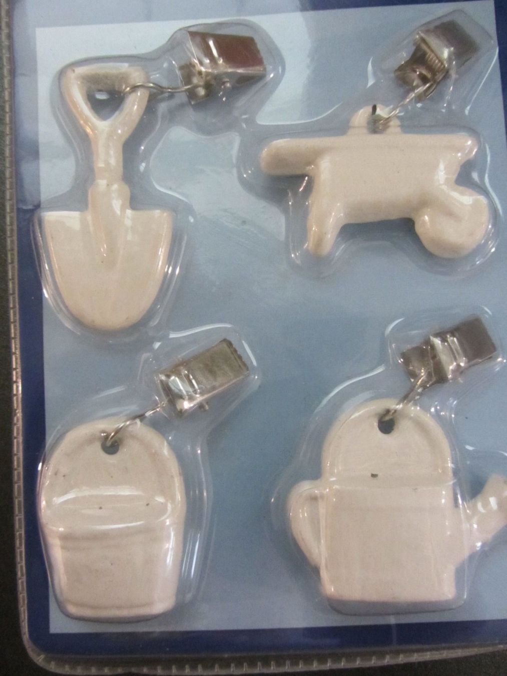 Tutte le decorazioni: 2 Pk. mit 4 Tischtuchklammern "Garten" – Nuovo e nell'imballaggio originale da Egliswil venduto da chroetli22 1