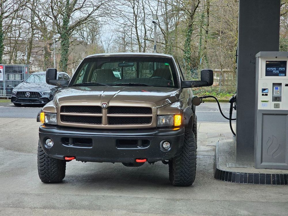 Dodge Ram 1500 SLT Laramie Off-Road Edition 5.2L V8