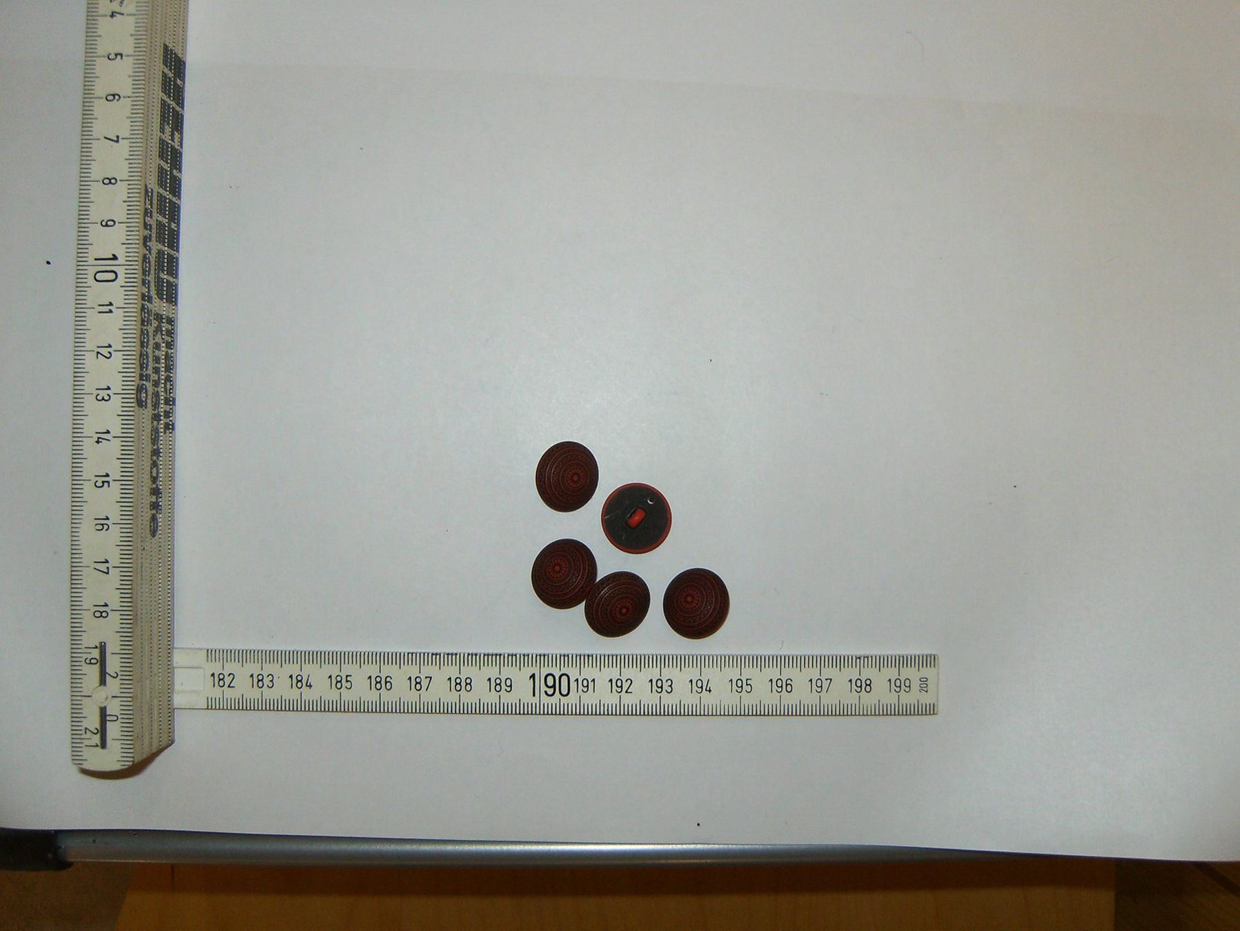 Knöpfe: 5 Knöpfe Ø 18 mm Kunststoff Rot – Neu (gemäss Beschreibung) aus Liesberg von Mikado1965