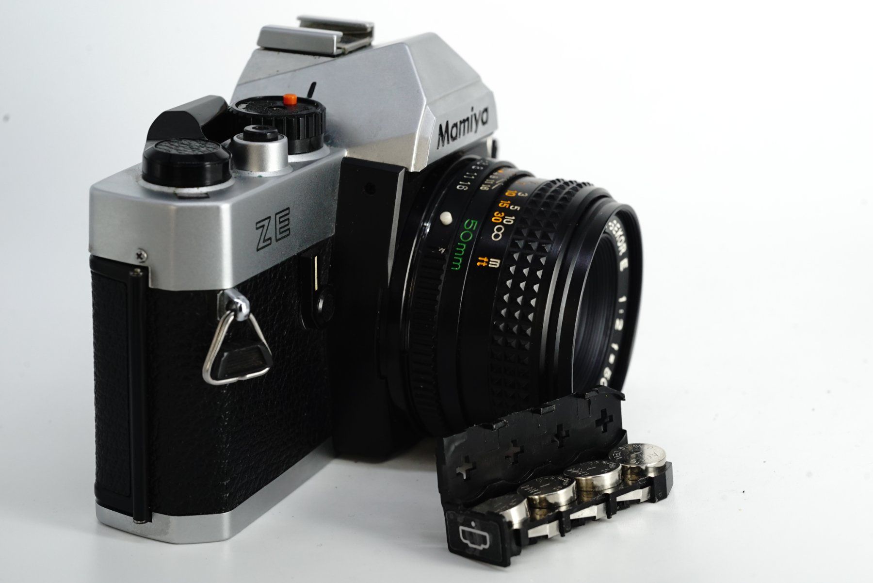 Mamiya Fotocamera: Mamiya ZE mit Objektiv mit kleinem Mangel – Usato da Bischofszell venduto da Blende2 6