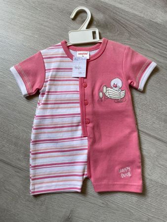 Süsser kurzer Strampler, Schnizler, Grösse 68, Rosa mit Ente