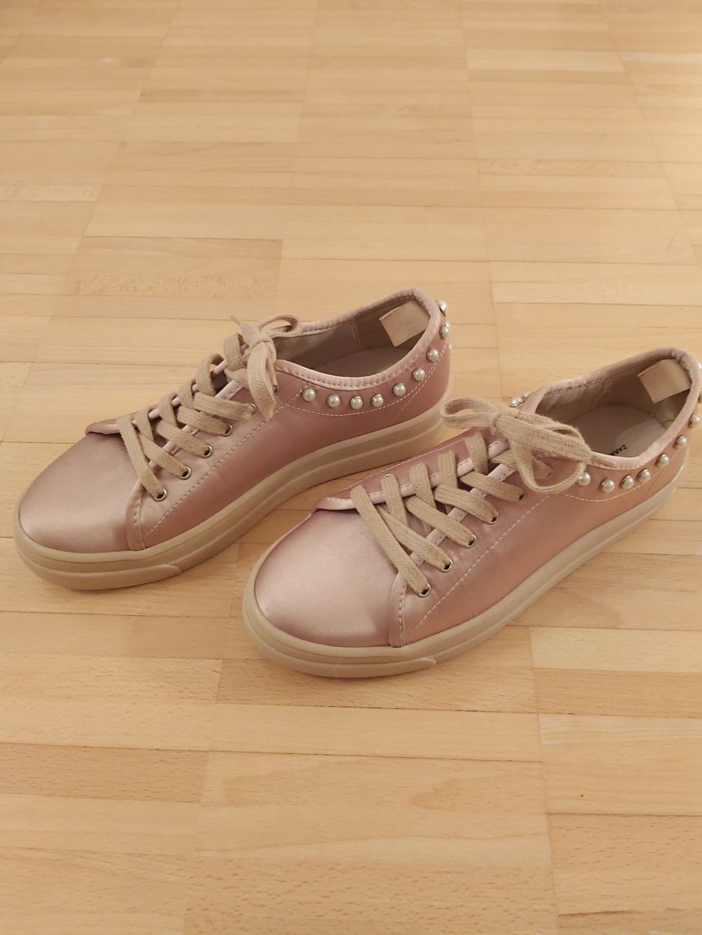 Zara Scarpe da donna: Zara Sneaker mit Perlen Satin Grösse 38 – Usato da Frauenfeld venduto da mariom02