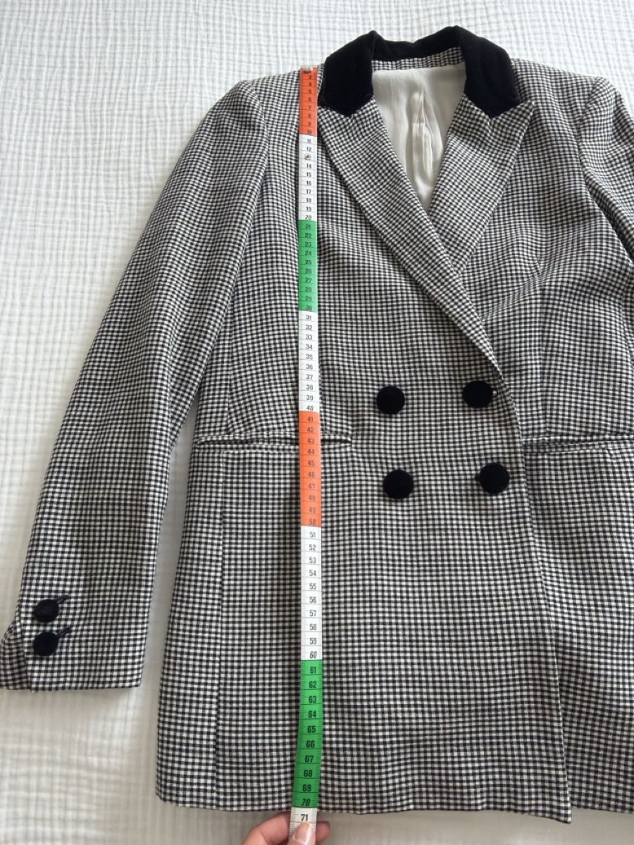 Jacken: Klassischer Blazer mit Samt-Kragen und Knöpfe – Gebraucht aus Au ZH von eac_gm25 2