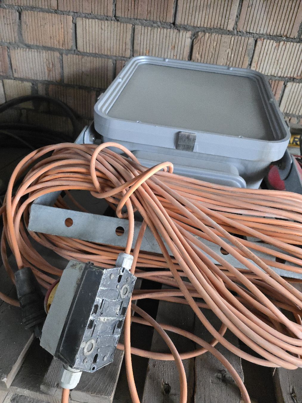 Fari: Baukran Lampe Hallenstrahler – Usato da Frümsen venduto da M.dnaleiw