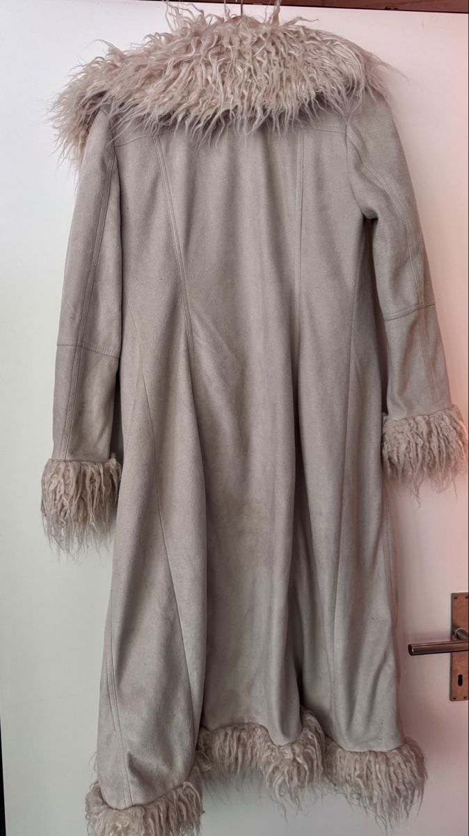 Urban Outfitters Mäntel: Mantel aus Kunstfell – Gebraucht aus Rudolfstetten von krach 1