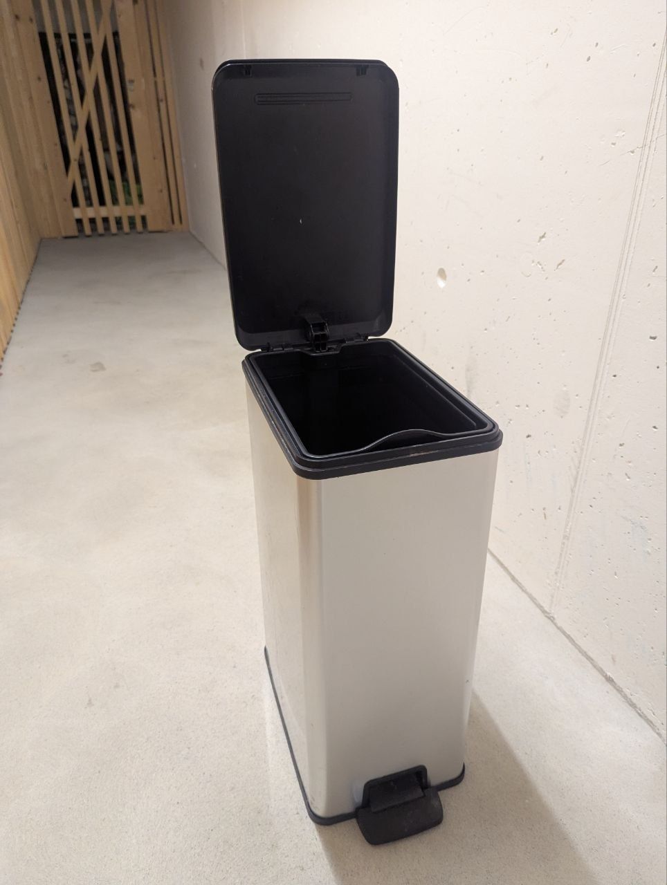 Poubelles: Curver 50L Behälter – D'occasion à Zürich par Fritz94