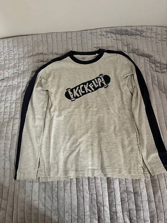 Hemden, T-Shirts & Polos: T-shirt garçon – Gebraucht aus Peseux von eri_lp7f 2