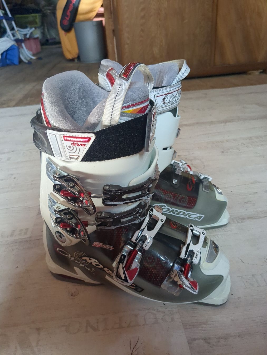 Nordica Scarpe da donna: Skischuhe DamenGr. 40 – Usato da Büsingen venduto da honey810 2