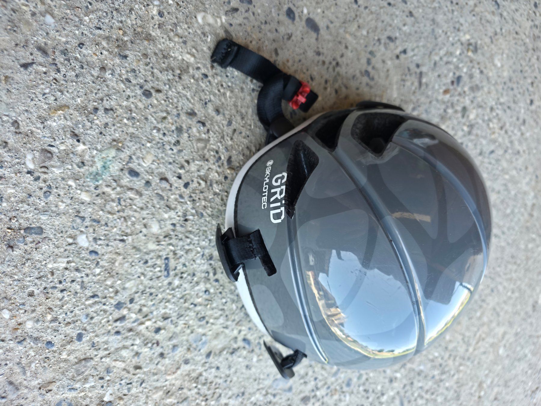Caschi: Kletterhelm/ BergdteigeSkylotec Grid grau – Usato da Auswil venduto da dario03 1