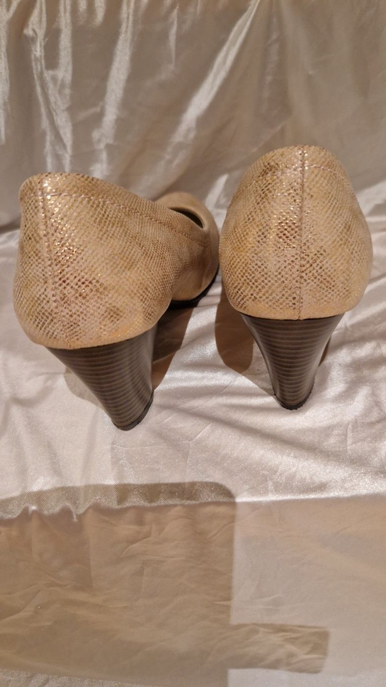 Damenschuhe: Sehr schöne Pumps, Gr. 40,Neu – Neu (gemäss Beschreibung) aus Widnau von Smanitu 3