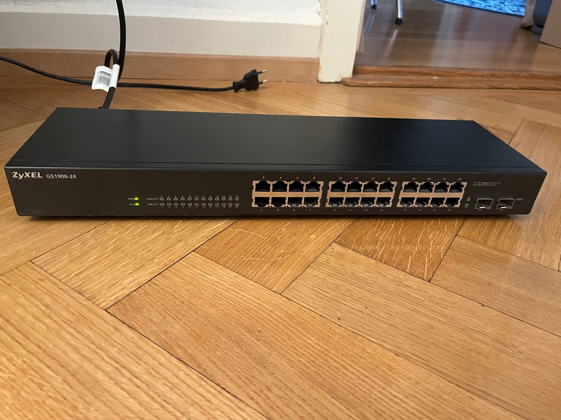 Zyxel Hub & Switch: Switch Ethernet ZyXEL GS1900-24 Gigabit manageable – Usato da Lausanne venduto da val-sav