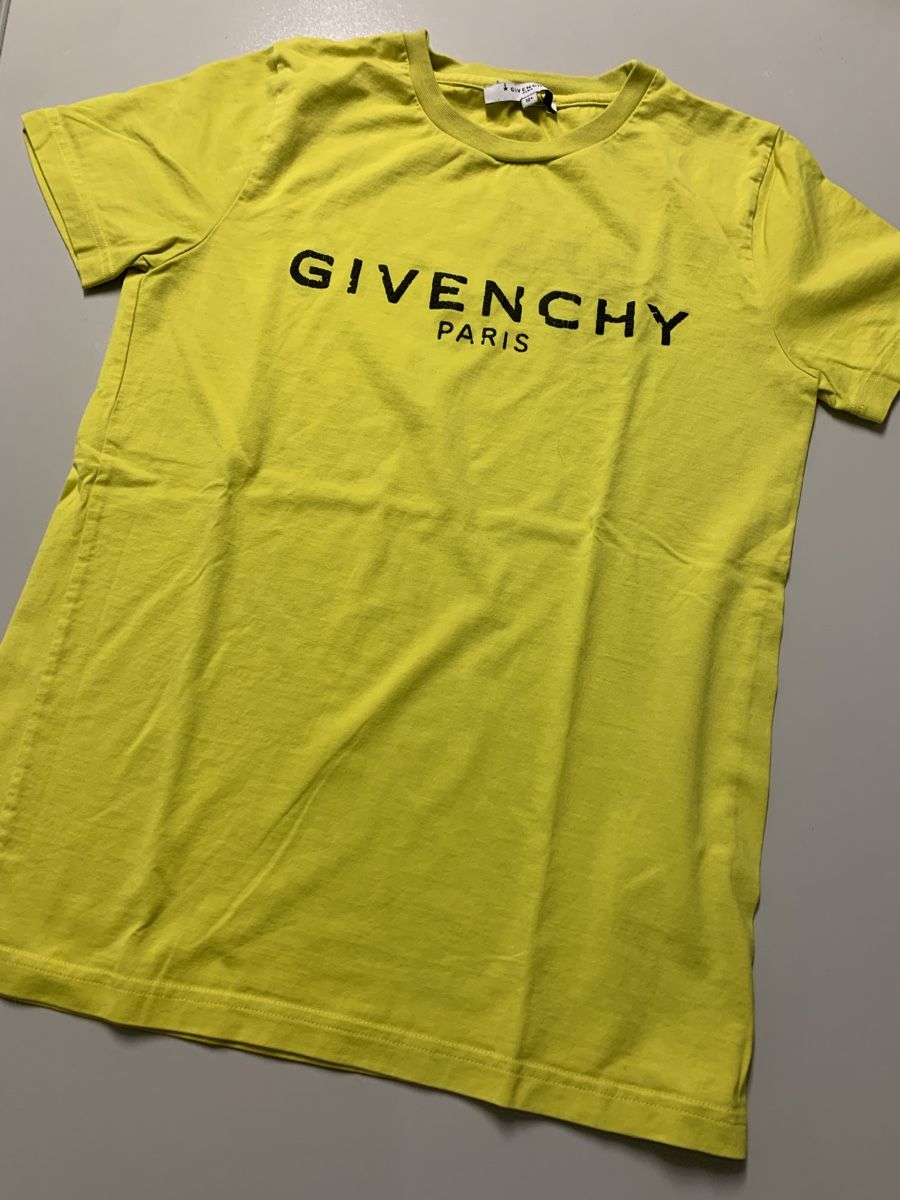Givenchy T-shirt: Givenchy Shirt für 12-jährige – Nuovo (secondo la descrizione) da Waltenschwil venduto da pipapo71