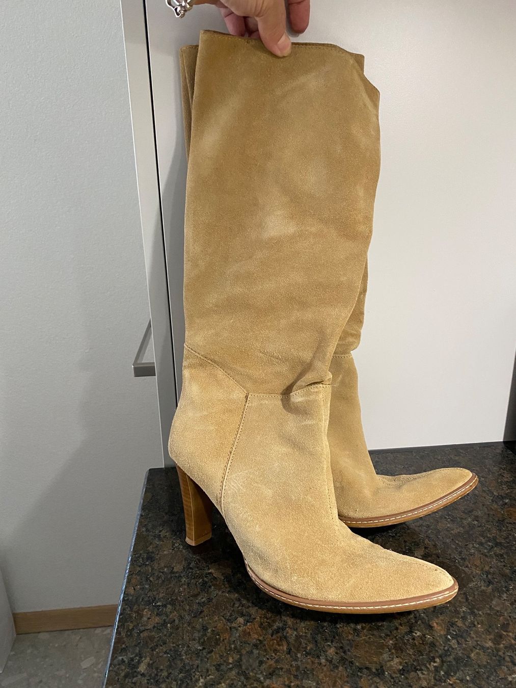 Damenschuhe: Bottes en daim – Gebraucht aus Clarens von OptitesJoliesChoses 1