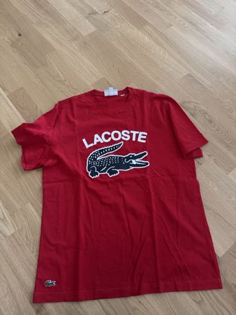 Rotes Lacoste T-Shirt mit grossem Logo, Top Zustand!
