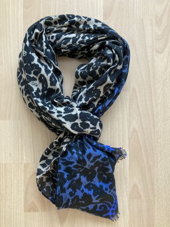 Schöner günstiger Schal