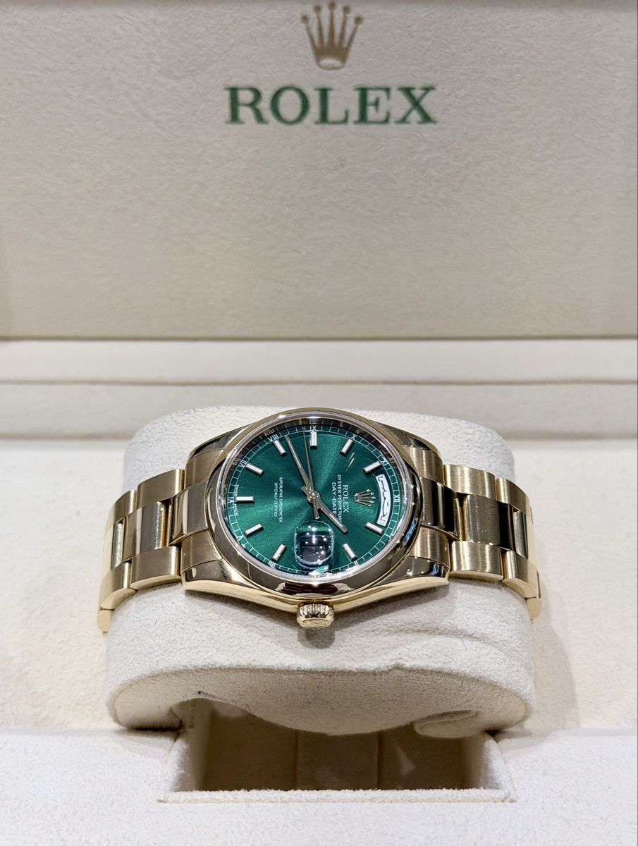 Rolex Orologi: Rolex Daydate 118208 Green Arabic Date – Usato da Zürich venduto da WATCHROOM 6
