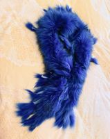 Blaue Pelzkragen