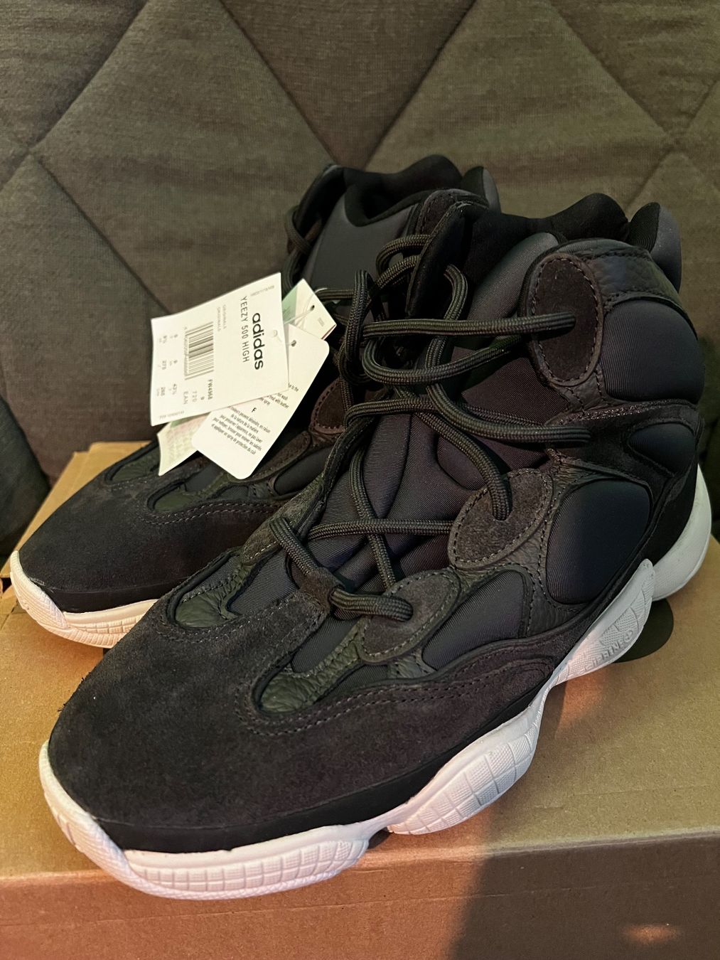 Adidas Scarpe da uomo: Yeezy 500 High Gr. 43 – Nuovo e nell'imballaggio originale da Allschwil venduto da GrenzWert 1