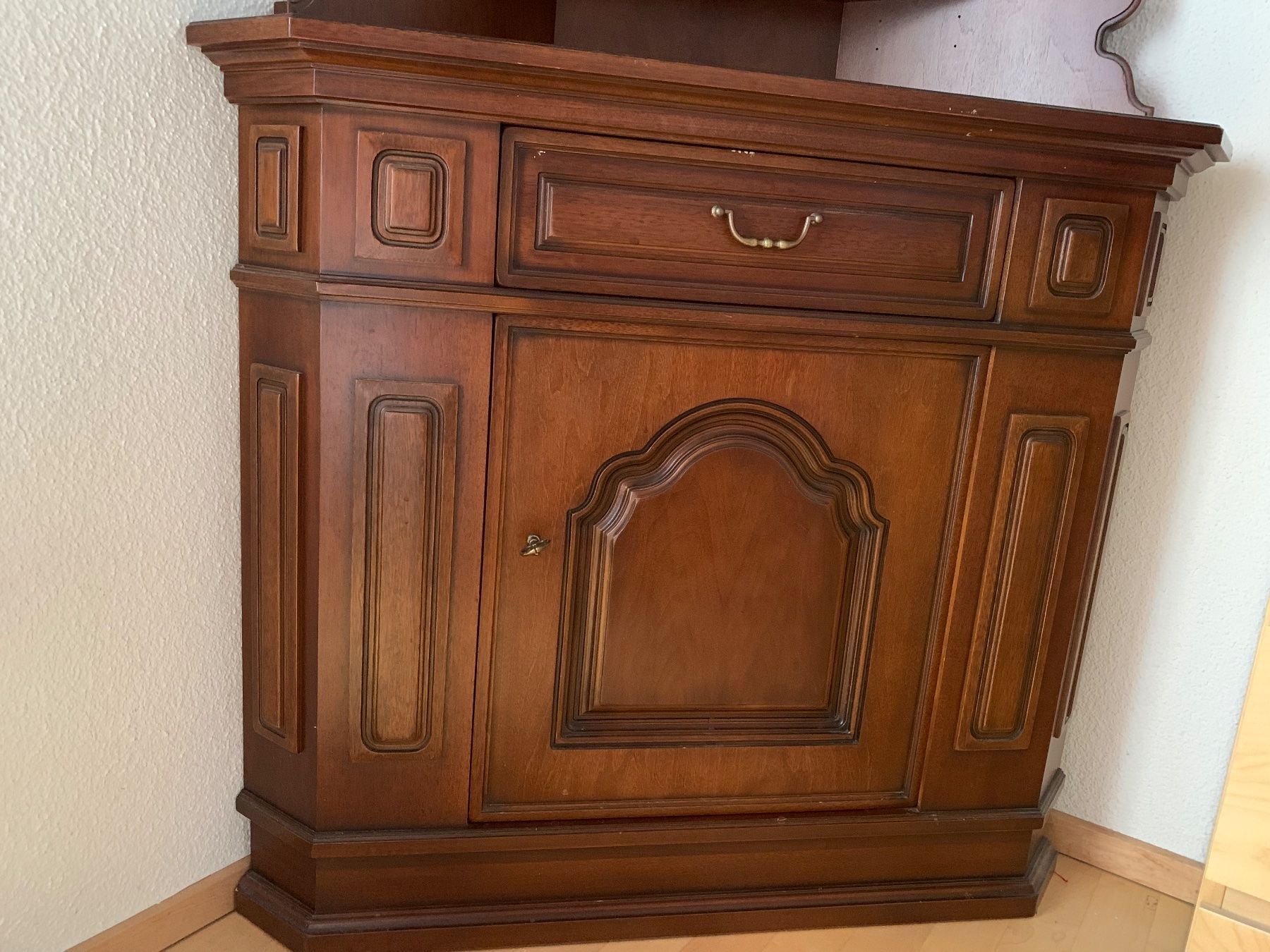Schränke: Eckschrank Mahagoni Holz – Gebraucht aus Eschlikon TG von ArtRec 1