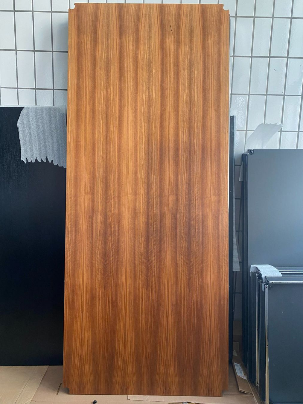 USM Tavoli: USM Haller Tisch 200×100 Nussbaum – Usato da St. Gallen venduto da MSMoebelhandel