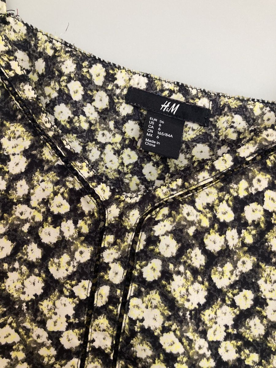 H&M Tops: H&M geblümtes Top, Gr. 36 – Gebraucht aus Schlieren von cotopaxi06 1