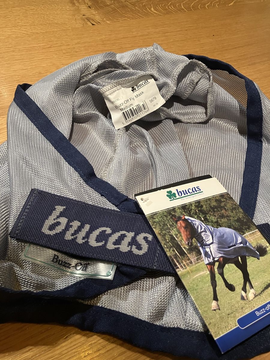 Coperte: Bucas Fliegendecke Halsteil Medium, neu! – Nuovo e nell'imballaggio originale da Oberuzwil venduto da djpiccolo 1